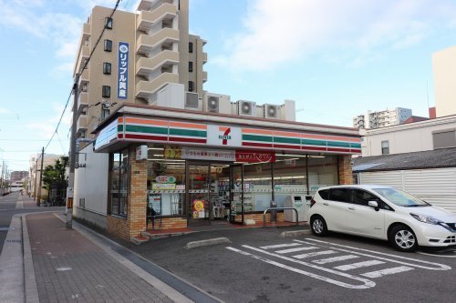 ファミールハイツ城東Ａ棟(セブンイレブン大阪放出西3丁目店)