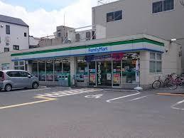 シャトーサンパークスクエア(ファミリーマート今津中三丁目店)