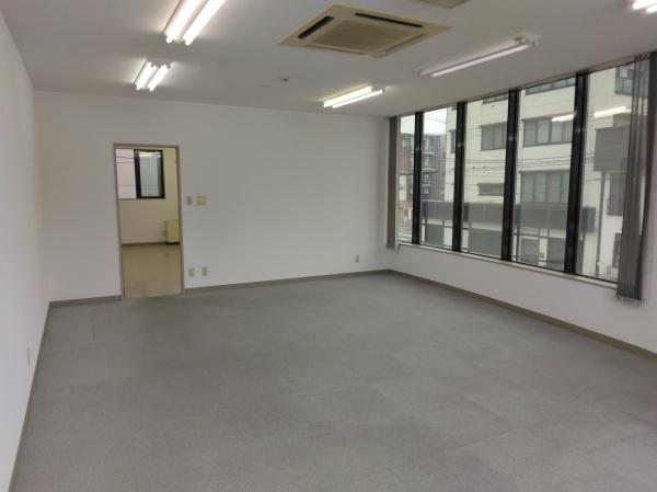 旭川一棟ビルと更地（駐車場）一括売却