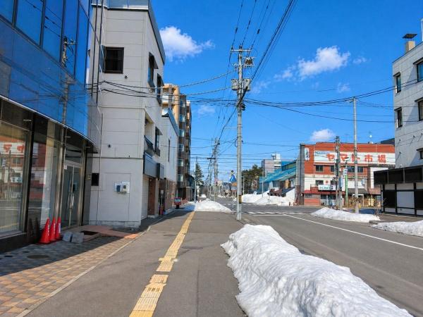 旭川一棟ビルと更地（駐車場）一括売却