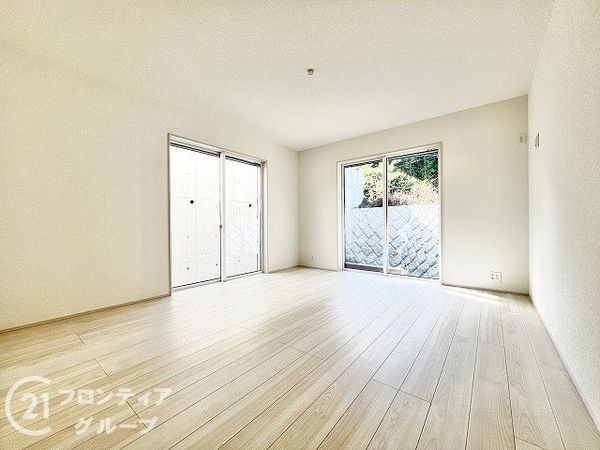 生駒市仲之町　新築一戸建て　１期　２号棟