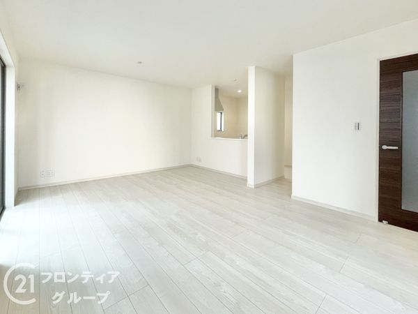橿原市新口町　新築一戸建て　第７　１号棟