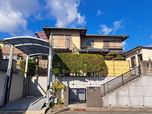 生駒市白庭台５丁目　中古一戸建て