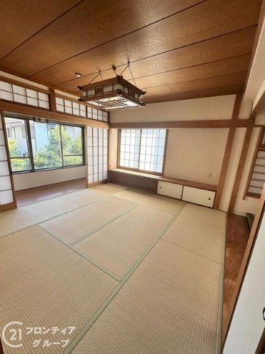 生駒市松美台の中古一戸建て