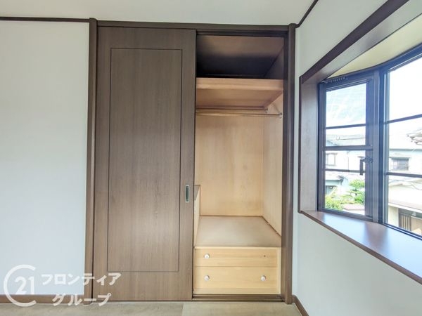 香芝市逢坂８丁目の中古一戸建て