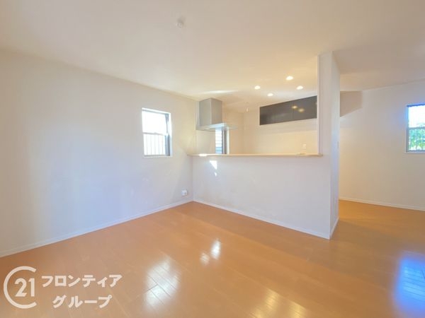 北葛城郡上牧町松里園３丁目　中古一戸建て