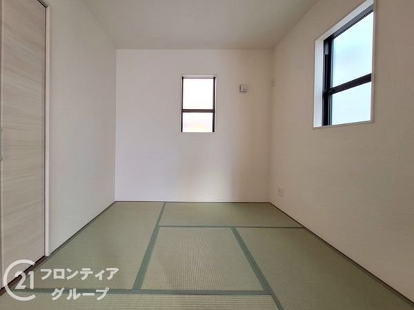 橿原市田中町　新築一戸建て　３期　２号棟