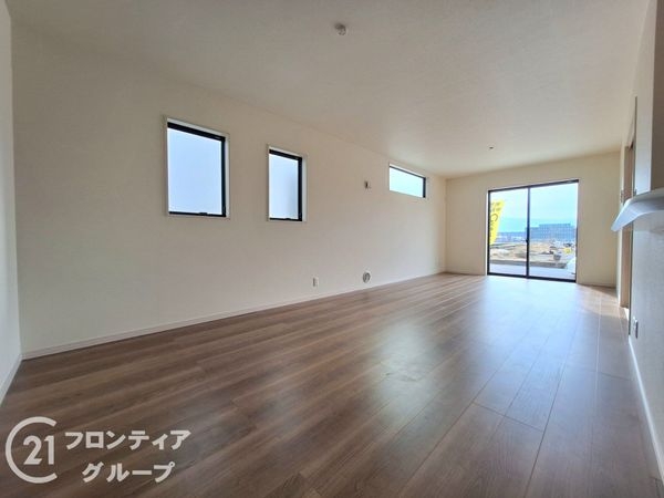 橿原市田中町　新築一戸建て　３期　２号棟
