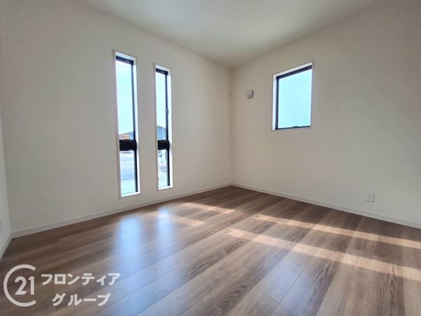 橿原市田中町　新築一戸建て　３期　２号棟