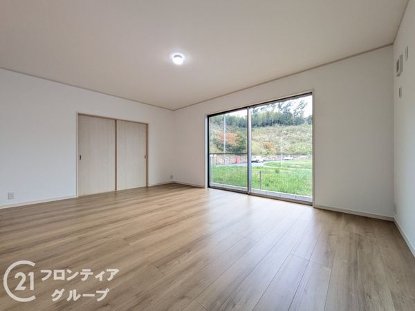 木津川市州見台６丁目　新築一戸建て　２期　２８号地
