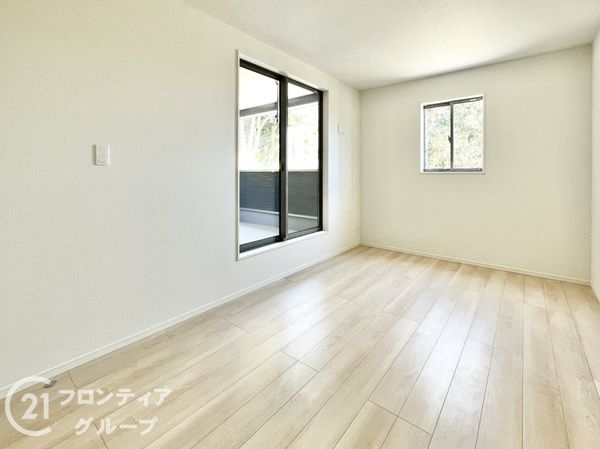 奈良市中山町　新築一戸建て　第１１　３号棟