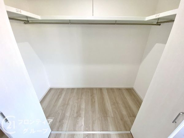 橿原市新口町　新築一戸建て　全３区画　２号棟