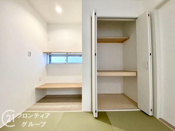 橿原市新口町　新築一戸建て　全３区画　２号棟