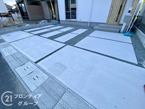 橿原市新口町　新築一戸建て　全３区画　２号棟