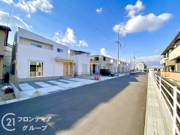 橿原市新口町　新築一戸建て　全３区画　２号棟