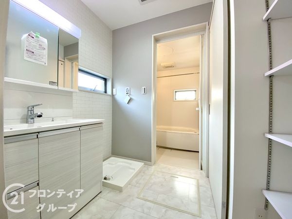 橿原市新口町　新築一戸建て　全３区画　２号棟