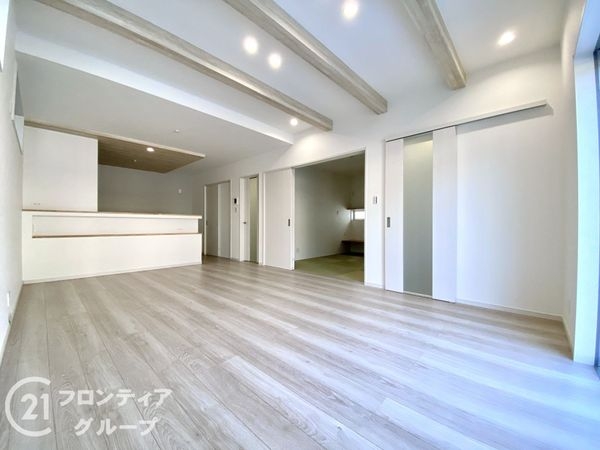 橿原市新口町　新築一戸建て　全３区画　２号棟