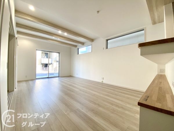 橿原市新口町　新築一戸建て　全３区画　２号棟
