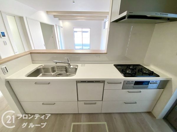 橿原市新口町　新築一戸建て　全３区画　２号棟