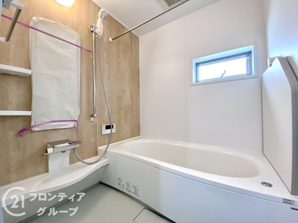 橿原市新口町　新築一戸建て　全３区画　２号棟