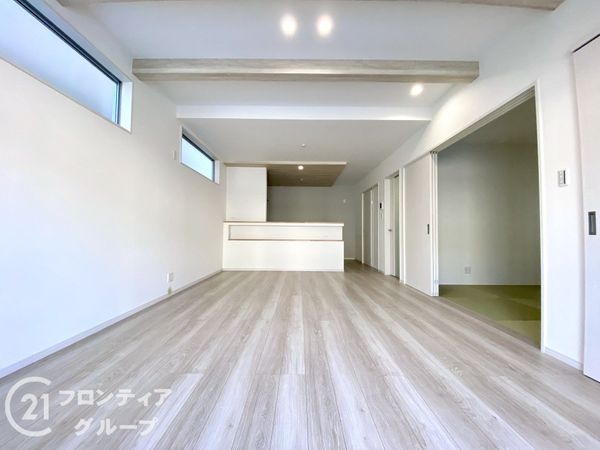 橿原市新口町　新築一戸建て　全３区画　２号棟