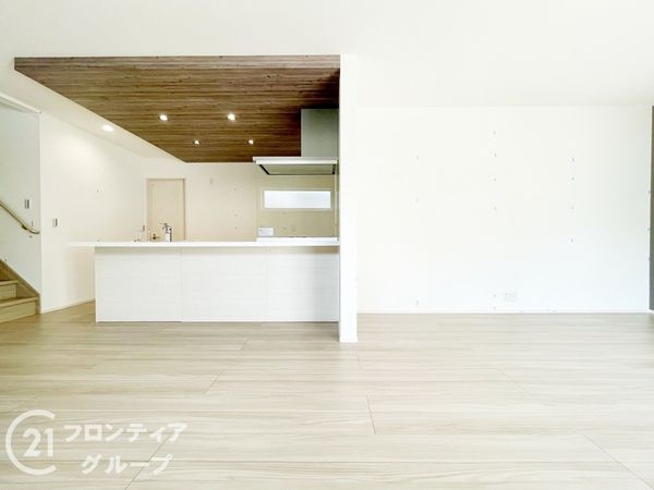 生駒市俵口町　新築一戸建て　1号棟