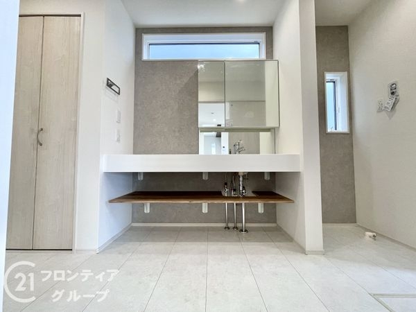 天理市前栽町　新築一戸建て　１期　５号棟