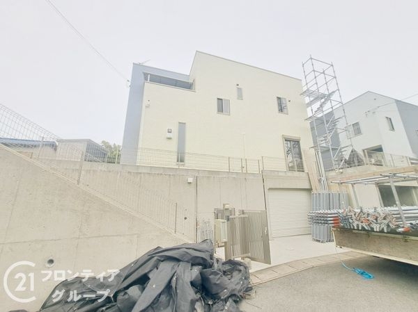 生駒市小平尾町　中古一戸建て