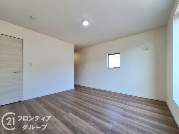 橿原市山本町　新築一戸建て　５号棟