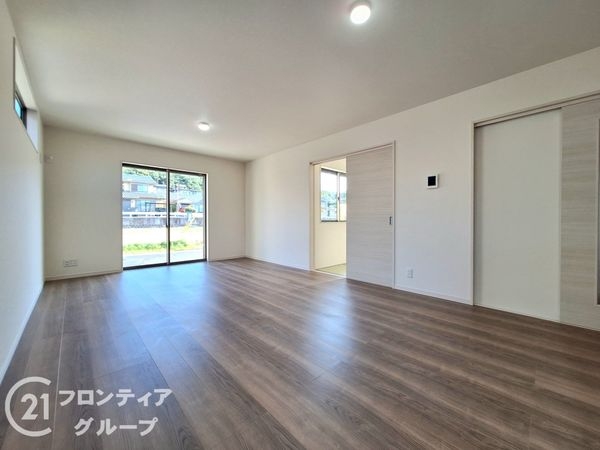 橿原市山本町　新築一戸建て　５号棟