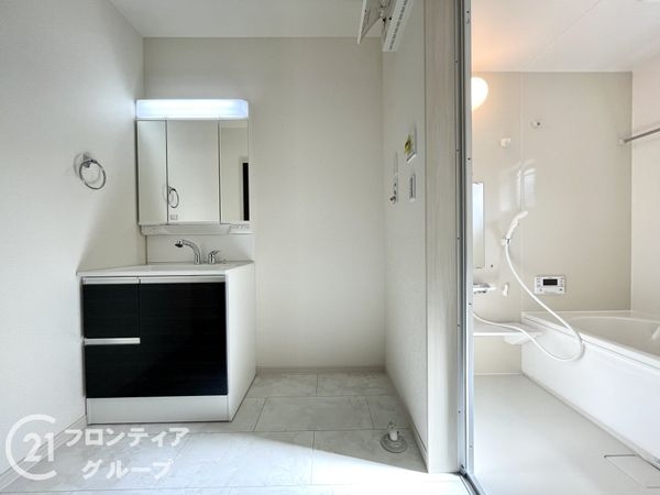 生駒郡平群町大字三里　新築一戸建て　3期　2号棟