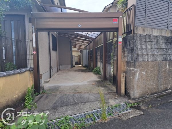 奈良市疋田町の中古一戸建て(駐車場)