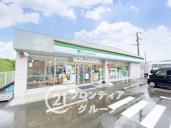 生駒郡平群町大字西向の中古一戸建て(ファミリーマート近鉄東山駅前店)