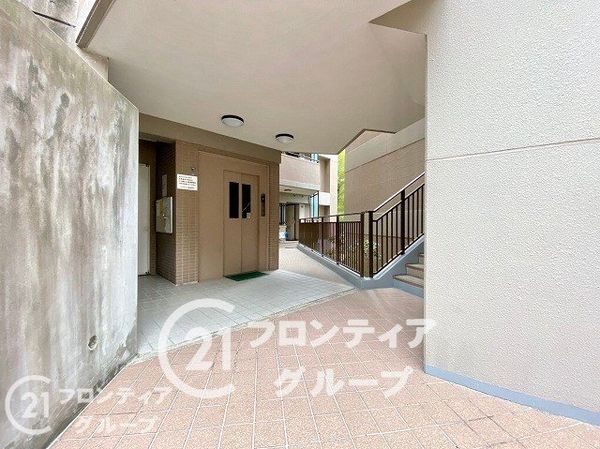 ロイヤルヒルズ富雄F棟　中古マンション