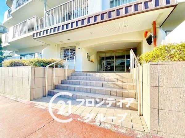 西大寺サンハイツ1号棟 中古マンション(エントランス)