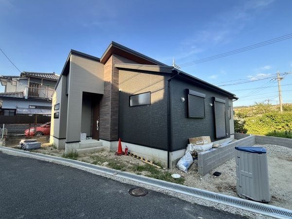 生駒市有里町　新築一戸建て　全１区画