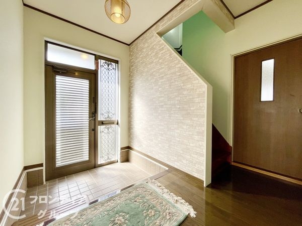 大和郡山市矢田町の中古一戸建て(玄関)