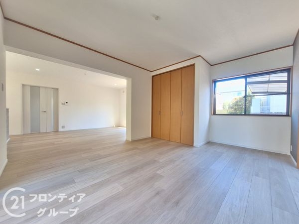 木津川市梅美台5丁目の中古一戸建て(リビング)