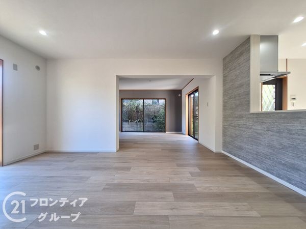 木津川市梅美台5丁目の中古一戸建て(リビング)