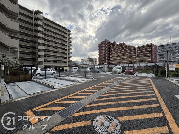 ローレルコート郡山 中古マンション(駐車場)