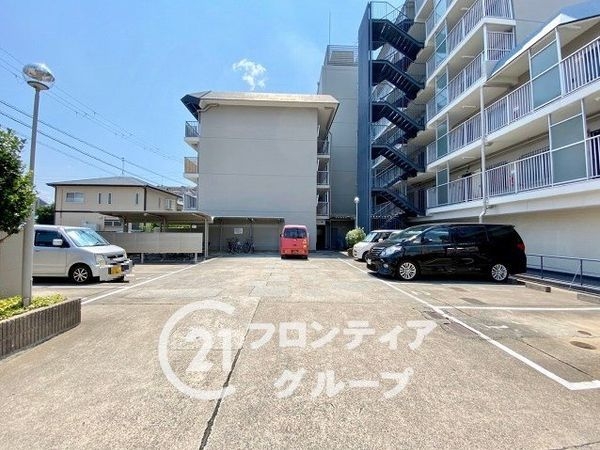 サングレース大和高田 中古マンション(駐車場)