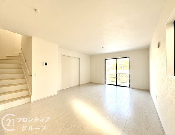 生駒市東生駒月見町　新築一戸建て　1期　全２区画　２号棟