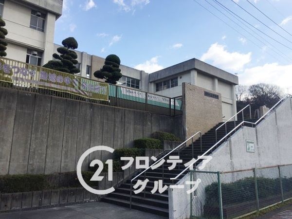生駒市真弓1丁目の中古一戸建て(生駒市立上中学校)