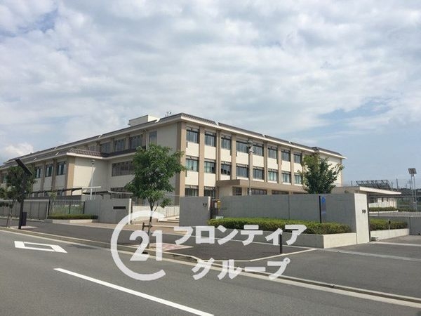 木津川市城山台３丁目　新築一戸建て　２２号棟(木津川市立城山台小学校)