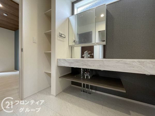 生駒市萩の台１丁目　新築一戸建て　１期　２号棟