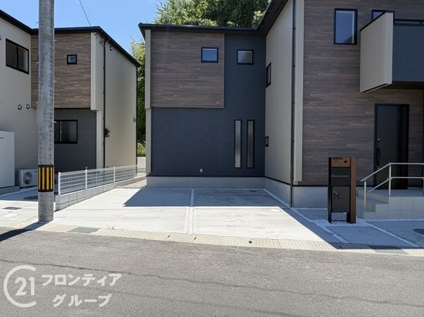 生駒市萩の台１丁目　新築一戸建て　１期　２号棟