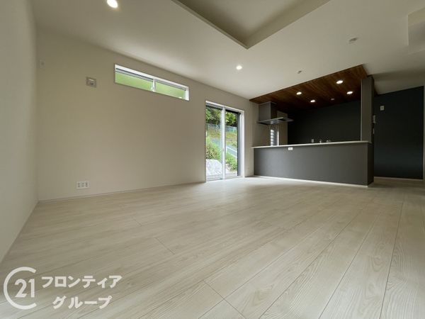 生駒市萩の台１丁目　新築一戸建て　１期　２号棟