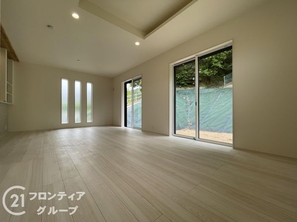 生駒市萩の台１丁目　新築一戸建て　１期　３号棟