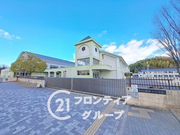 相楽郡精華町精華台１丁目の中古一戸建て(精華町立精華台小学校)
