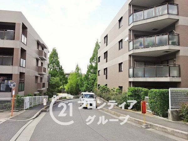 ロイヤルヒルズ富雄C棟　中古マンション